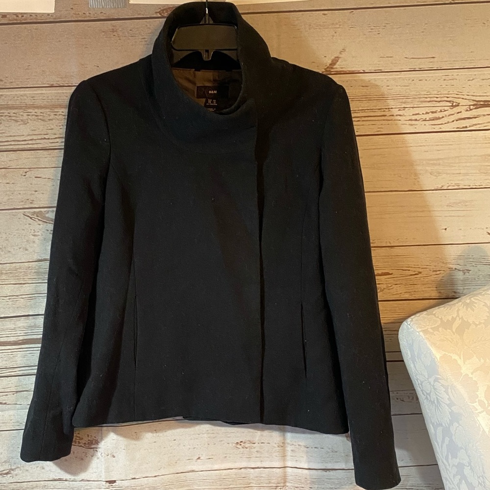 H&M Black Funnel Neck Mid-Waist Coat – Size 10